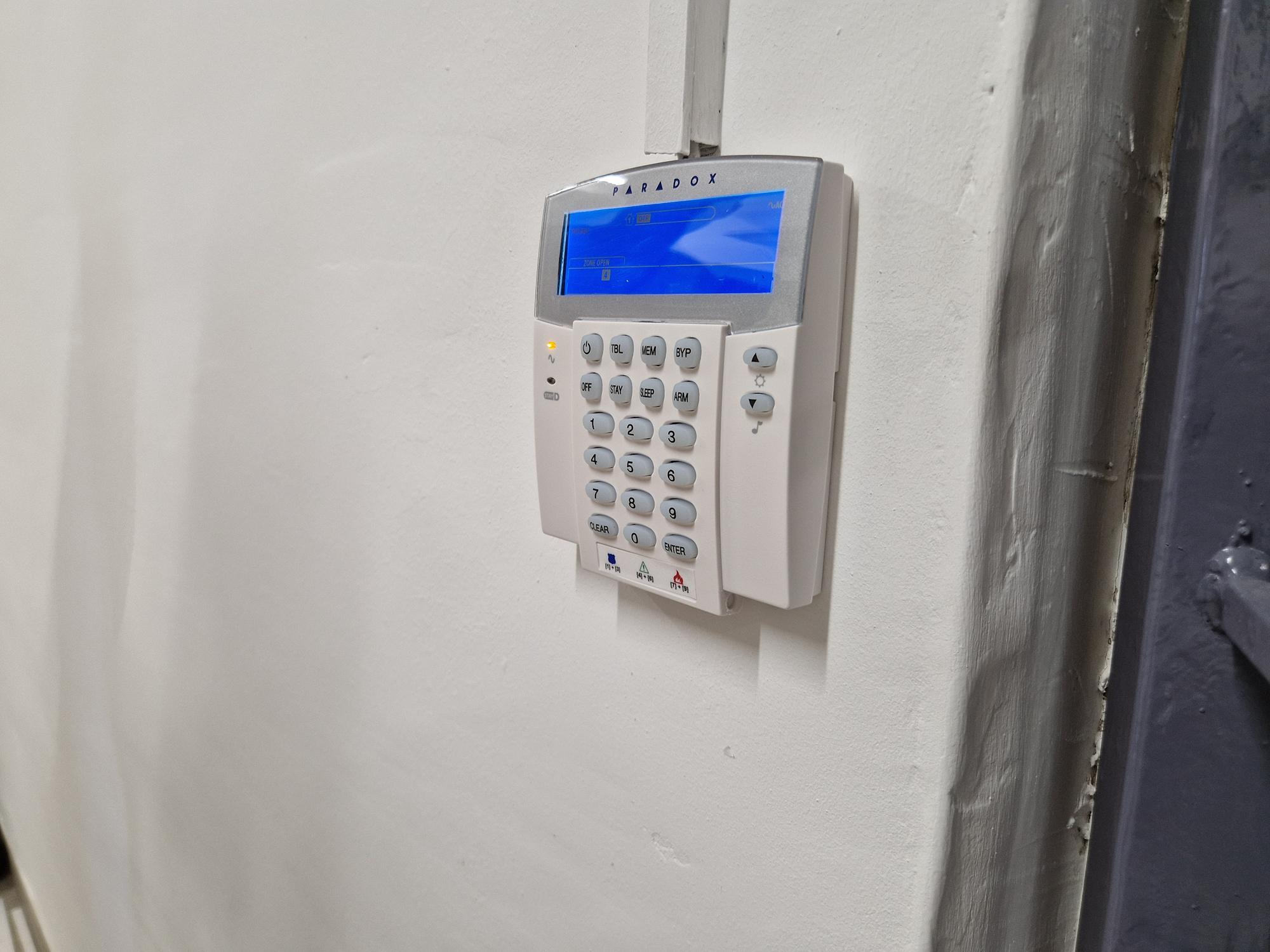 riaztó kezelő panel felszerelve